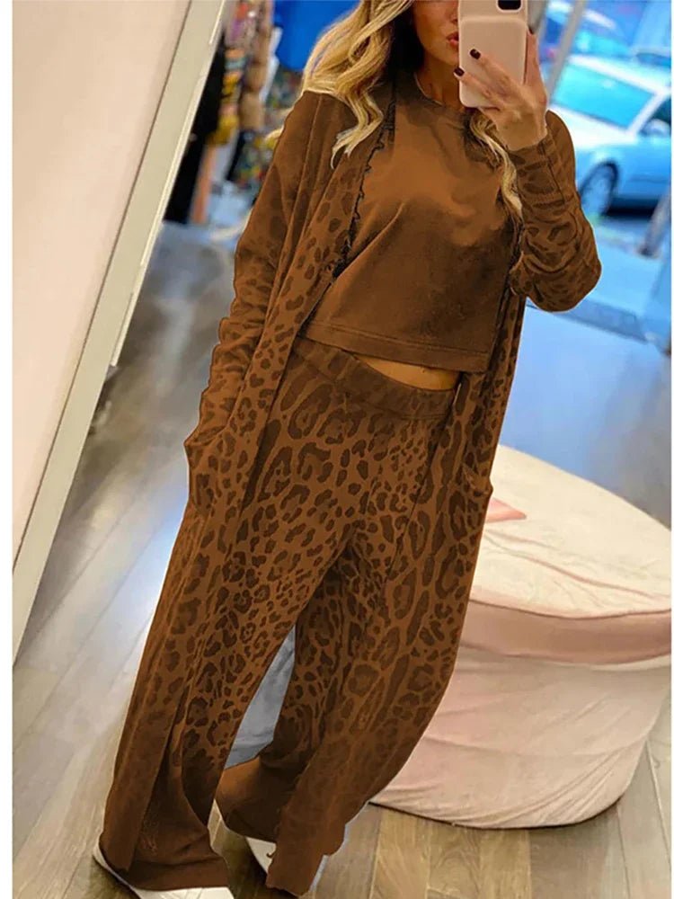 Tvådelat Set med Leopardmönster : Långärmad Cardigan med Fickor och Byxor med Hög Midja - Stil i Stockholm